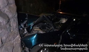 Երևան-Ապարան ճանապարհին «BMW»-ն բախվել է ճամփեզրի քարերին և շրջվել. կա մեկ զոհ և տուժած