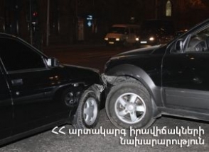 Բաղրամյան պողոտայում բախվել են «Mercedes E350»-ը և «Mitsubishi Pajero Io»-ն . կա տուժած