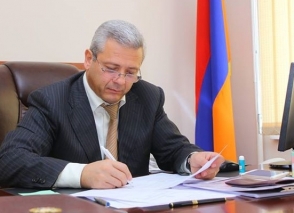 Կա՞ մեկը, որ կարող է բացատրել, թե ո՞վ է Սիլվա Համբարձումյանը, որտեղի՞ց նրան ահռելի չափերի հասնող գումար