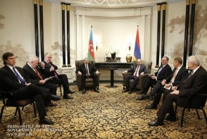 Встреча Пашинян- Алиев тет-а-тет завершилась (видео)
