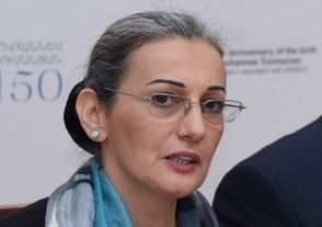 Թատերական գործիչներն անհապաղ պահանջում են Նազենի Ղարիբյանի հրաժարականը