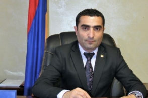 «Նոր Հայաստանում» պաշտոնյաների եղբայրները մարդ ծեծելով են զբաղված