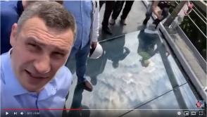 Кличко показал видео треснувшего в Киеве моста