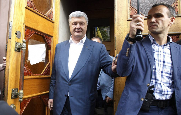 Суд в Киеве обязал СБУ возбудить уголовное дело о захвате власти Порошенко