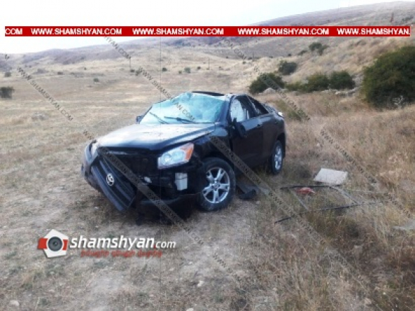 Վայոց Ձորի մարզում 16-ամյա տղան Toyota Rav4-ով մի քանի պտույտ շրջվելով՝ հայտնվել է ձորակում