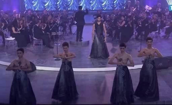 Բնական է, որ «ձեր ժամանակների հերոսը» յուբկով տրանսվեստիտ «տղամարդը» պտի լինի