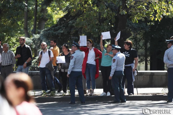 ՎԵՏՕ-ին ոստիկանները չթողեցին Բաղրամյան փողոց մուտք գործել, իսկ սորոսի վաստակները ազատորեն հակառուսական ցույց էին անում