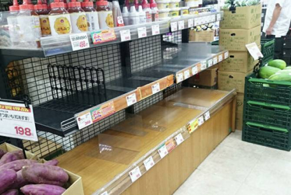 Ճապոնիայում թայֆունի նախօրյակին խանութներից անհետացել են հացը, ջուրը և գազի բալոնները