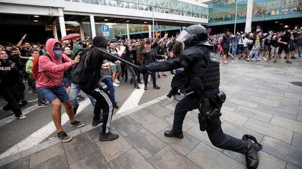 В ходе акций протеста в Каталонии пострадали почти 80 человек