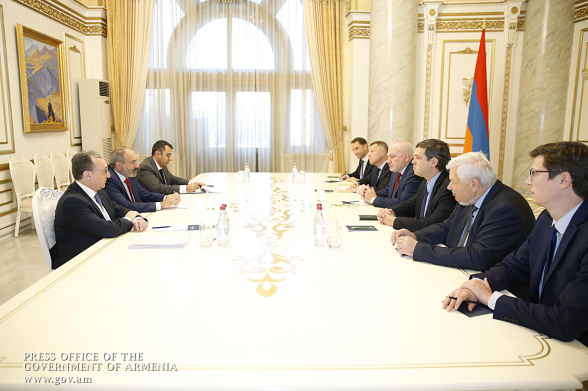 Пашинян и посредники МГ ОБСЕ обсудили процесс мирного урегулирования Карабахского конфликта