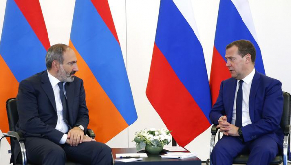 Փաշինյանը հեռախոսազրույց է ունեցել Մեդվեդևի հետ