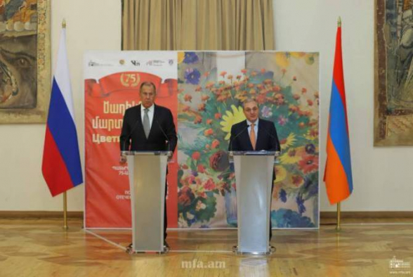 Министры ИД Армении и России открыли выставку картин Мартироса Сарьяна «Цветы бойцам» (видео)
