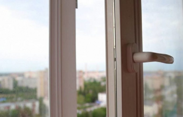 Գյումրիում 28-ամյա կինն ընկել է 3-րդ հարկի բնակարանի պատուհանից