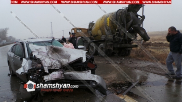 Արագածոտնի մարզում Nissan Teana-ն մխրճվել է КамАЗ-ի մեջ. կան վիրավորներ