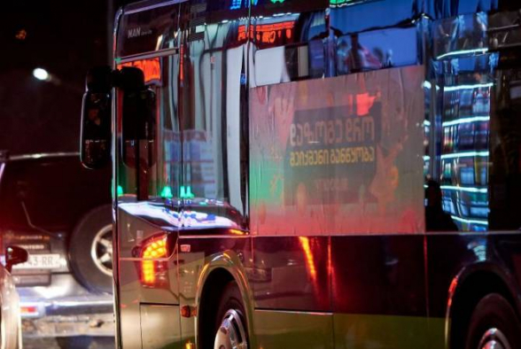 Թբիլիսիի փողոցներում 18-մետրանոց ավտոբուս են թեստավորում