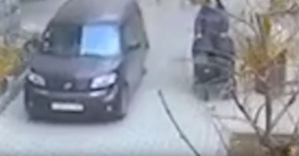 Վազգեն Սարգսյան փողոցում մեքենան երթևեկել է մայթով