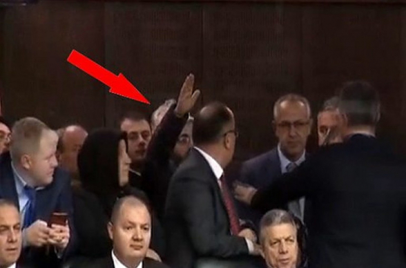 «Երեխաս սոված է, օգնե՛ք ինձ». քաղաքացու բղավոցն Էրդողանի ելույթի ժամանակ (տեսանյութ)