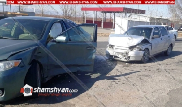 Արարատի մարզում բախվել են Lada-ն ու Toyota Camry-ն. կան վիիրավորներ