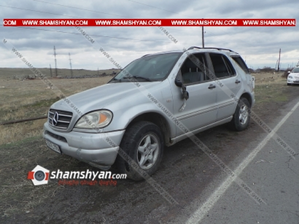 Արագածոտնի մարզում Mercedes ML-ի վարորդը ճանապարհին առաջացած փոսը շրջանցելուց հետո բախվել է գազախողովակին. կա 5 վիրավոր