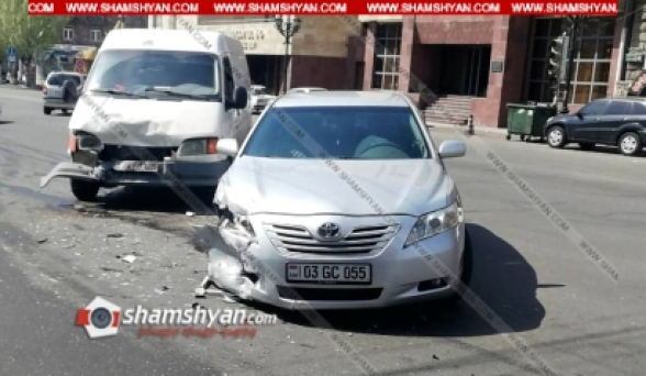 Երևանում բախվել են Toyota-ն ու Ford Transit-ը. կա վիրավոր