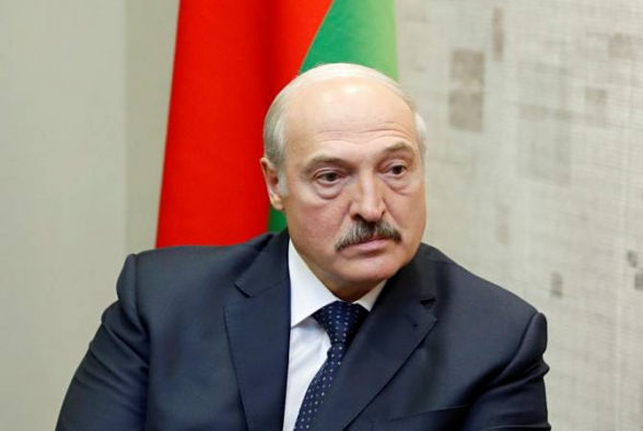 Белорус, потерявший маму из-за коронавируса, требует возбудить дело против Лукашенко