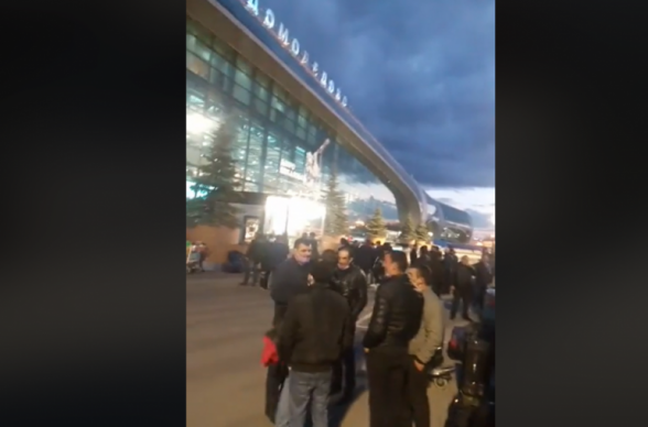 «Դոմոդեդովո» օդանավակայանից երեկ գիշեր հայերին դուրս են հանել (տեսանյութ)