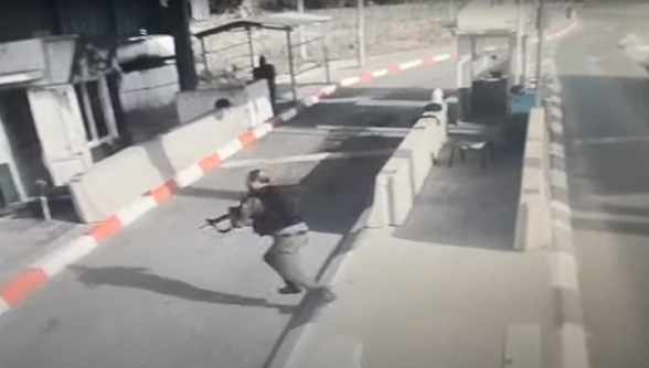 Вооруженный бомбой и ножом террорист-одиночка напал на КПП в Израиле (видео)