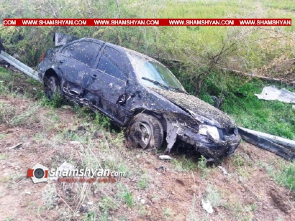 Երևան-Երասխ ավտոճանապարհին Volkswagen Jetta-ն դուրս է եկել ճանապարհի երթևեկելի գոտուց և հայտնվել ձորակում. կան վիրավորներ (տեսանյութ)