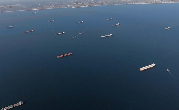 У берегов Калифорнии танкеры с нефтью встали на якорь из-за переполненных хранилищ