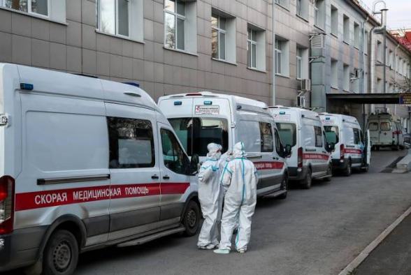Число заразившихся коронавирусом в России за сутки выросло на 10 102