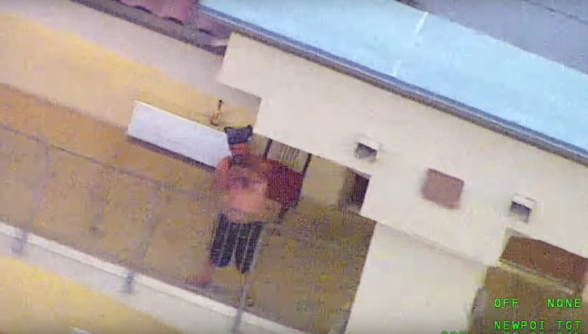 Охота на вооруженного дебошира с помощью полицейских дронов попала на видео