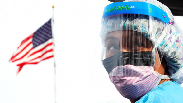 США приспускают флаги в память о жертвах коронавируса