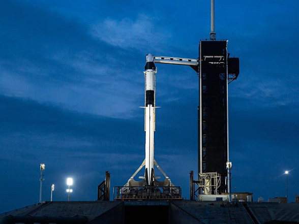 «SpaceX» провела первый в истории запуск пилотируемого корабля в космос (видео)