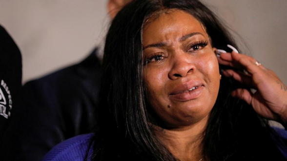 Вдова погибшего афроамериканца впервые выступила с обращением