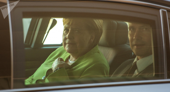 Меркель объяснила, почему ее никто не видел в маске