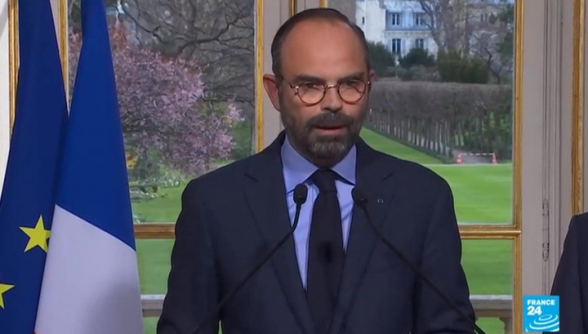 Премьер-министр Франции ушел в отставку