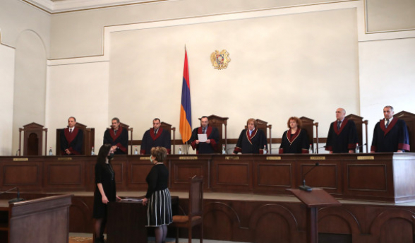 ЕСПЧ направил правительству Армении вопросы относительно оснований прекращения полномочий главы и трех судей КС
