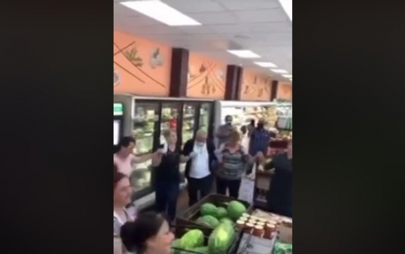 Իսկական հայրենասիրությունն այսպես է լինում՝ Լոսի սուպերմարկետում ձմերուկների կողքին շուրջպար պարելով (տեսանյութ)