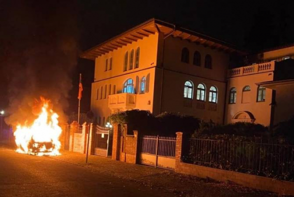 В Берлине сгорел автомобиль посольства Армении: не исключен поджог (фото)