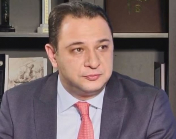 Չեմ հասկանում՝ «Գրականություն» առարկան առհասարակ ինչո՞ւ եք թողնում, դուք հոմ գեղացի չե՞ք