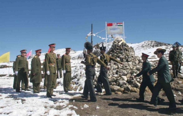 Индия намерена разместить дополнительно 35 тыс. солдат на границе с Китаем