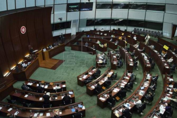 Выборы в парламент Гонконга отложили на год из-за коронавируса
