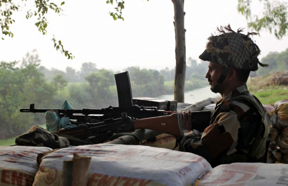 Пакистан обстрелял индийские районы Кашмира – СМИ