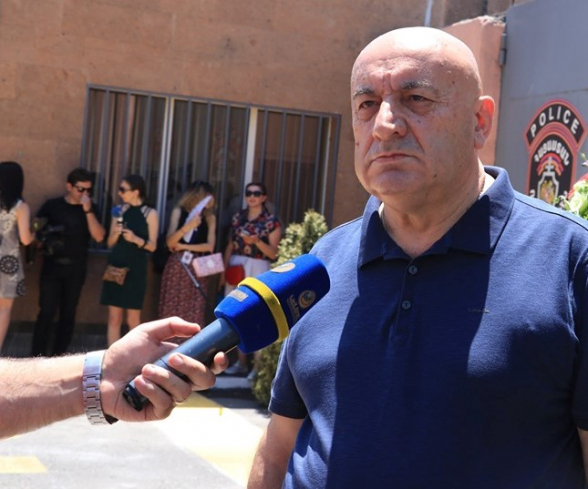 Հավանաբար Մեսչյանին պարգևատրել են ղեկավարության անբարեխիղճ աշխատանքի մասին լռելու, չբարձրաձայնելու, չքննադատելու համար