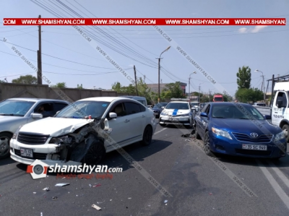 Դավիթ Բեկի փողոցում բախվել են Toyota Camry և Nissan մակնիշի ավտոմեքենաները