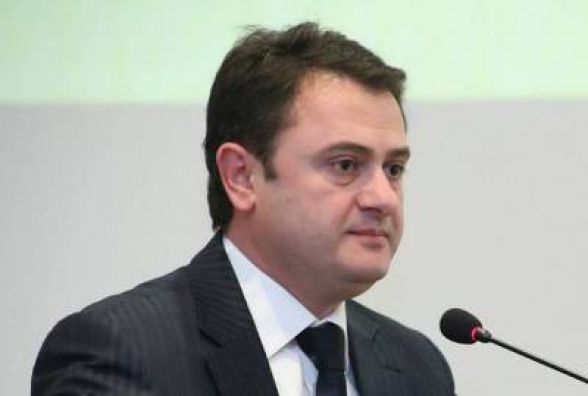 Խաշթառակի ողբերգական դեպքից առաջ այդ ընտանիքին անդրադարձել է «Կիսաբաց լուսամուտները». «Հրապարակ»