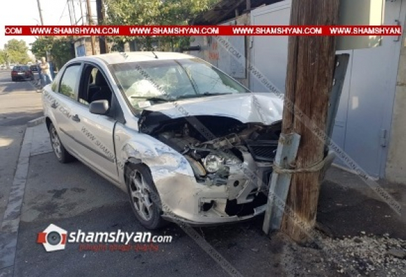 Երևանում բախվել են Mercedes-ն ու Ford Focus-ը. վերջինս էլ բախվել է փայտյա էլեկտրասյանը