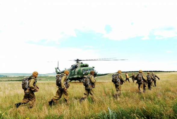 Разведчики и спецназ ЮВО выполнили в Армении десантирование в тыл условного противника