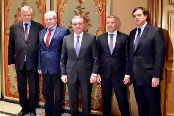 Сопредседатели МГ ОБСЕ обсудили с главами МИД Армении и Азербайджана возможность личной встречи