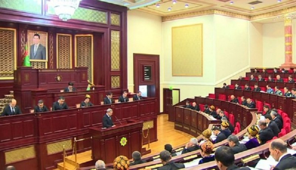 Президент Туркмении подписал закон о внесении изменений в конституцию страны